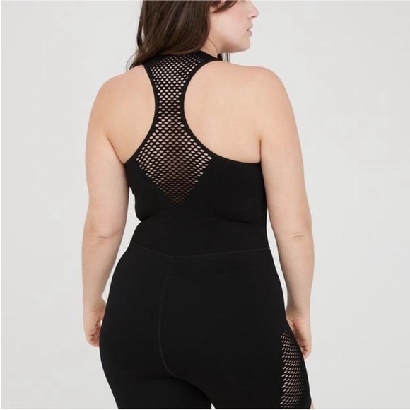 aerie Offline Seamless Laser Cutout Detail Black Workout Athletic Romper - Picture 2 of 6